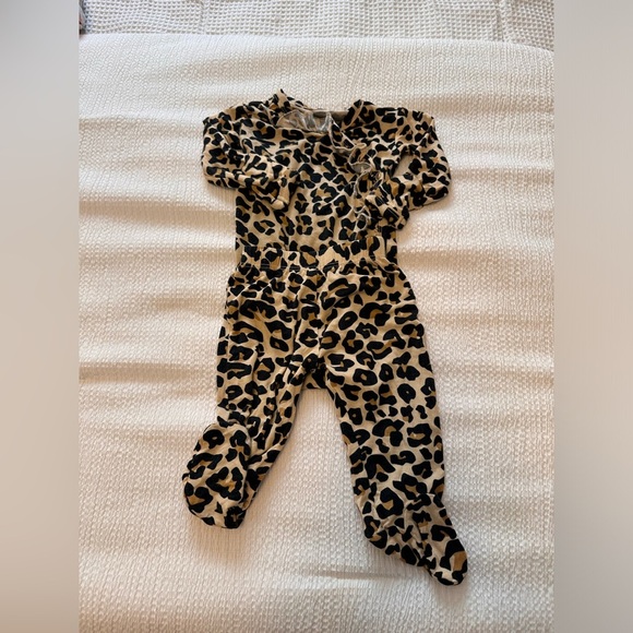 Posh Peanut Lana Leopard Ruffle Set - Picture 8 of 8